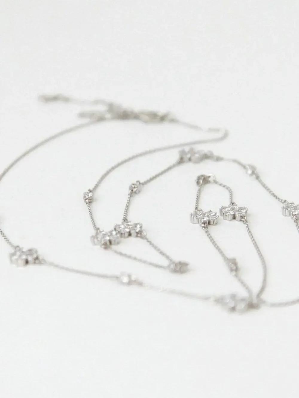 Kate Spade Gleaming Gardenia Flower Scatter Necklace Clear Silver